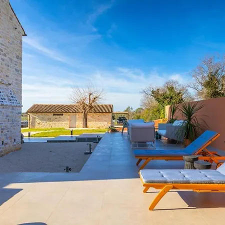 Beautiful Sarizol With Indoor Pool In Rovinj
