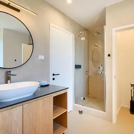 Vila Beautiful Sarizol With Indoor Pool In *