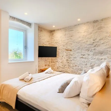 Beautiful Sarizol With Indoor Pool In Rovinj