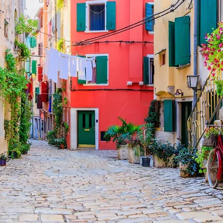 Villa Beautiful Sarizol With Indoor Pool In *