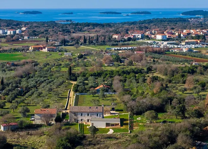 Βίλα Beautiful Sarizol With Indoor Pool In Ρόβινι