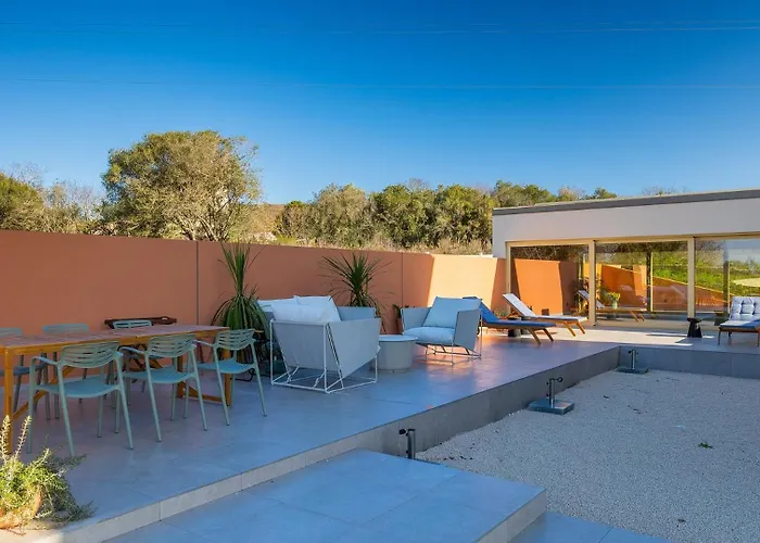 Beautiful Sarizol With Indoor Pool In Ρόβινι